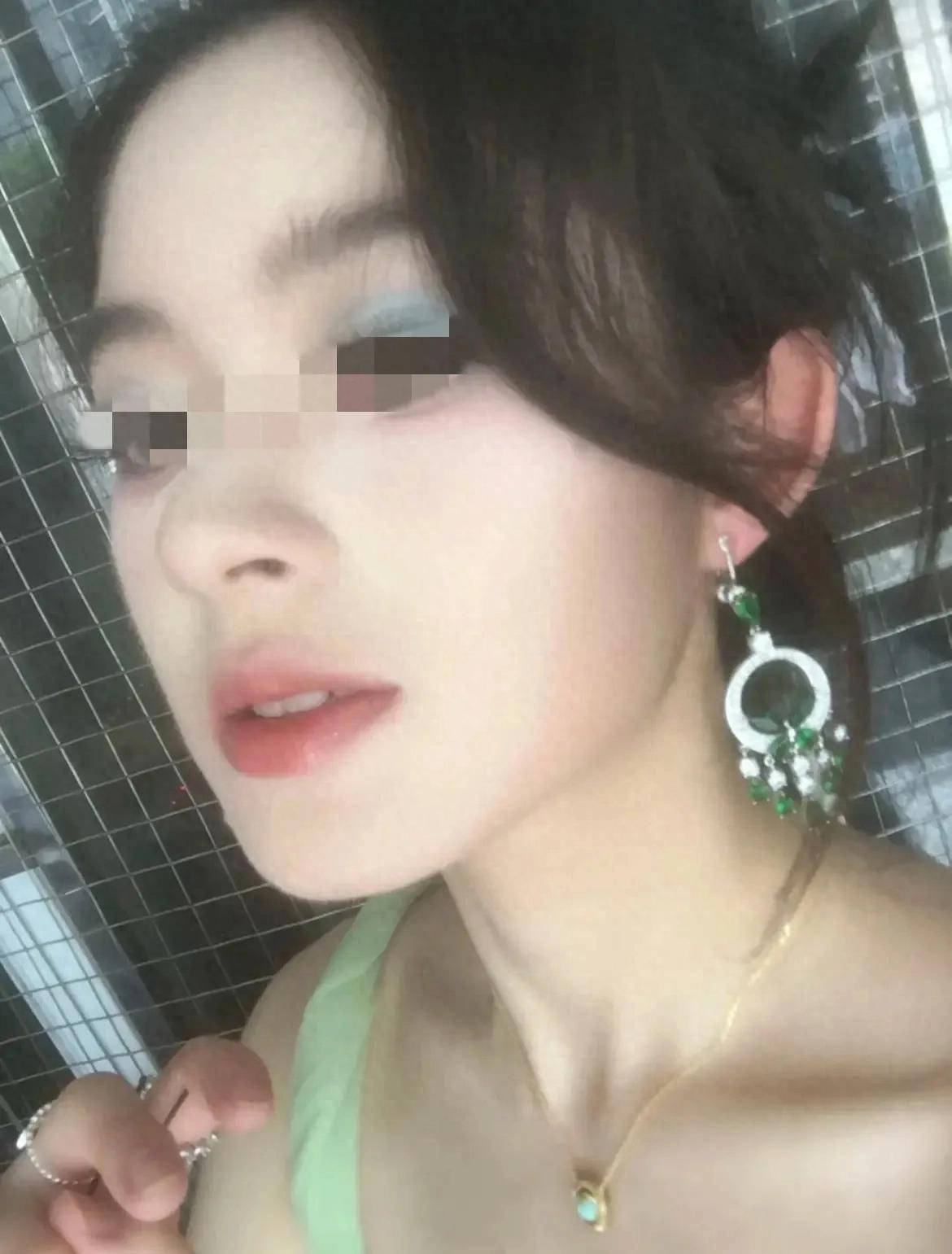 纷认为：彻查父亲真的是有钱不敢露呀开元棋牌女儿戴230万耳坠网友纷(图2)