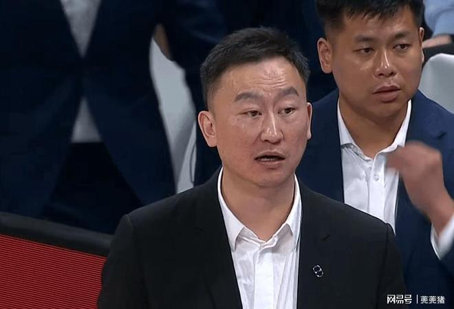 升级青岛队主帅私生活引关注。开元棋牌app刘维伟离婚风波(图2)