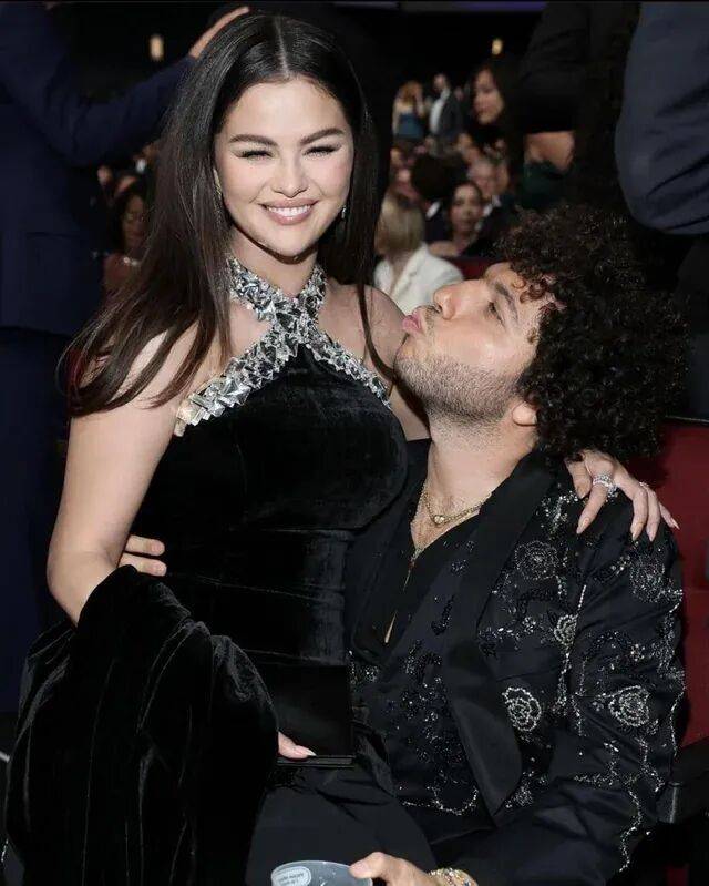 小时比伯就已经坐不住了……开元ky棋牌赛琳娜刚结婚几(图8)