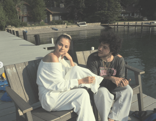 小时比伯就已经坐不住了……开元ky棋牌赛琳娜刚结婚几(图17)