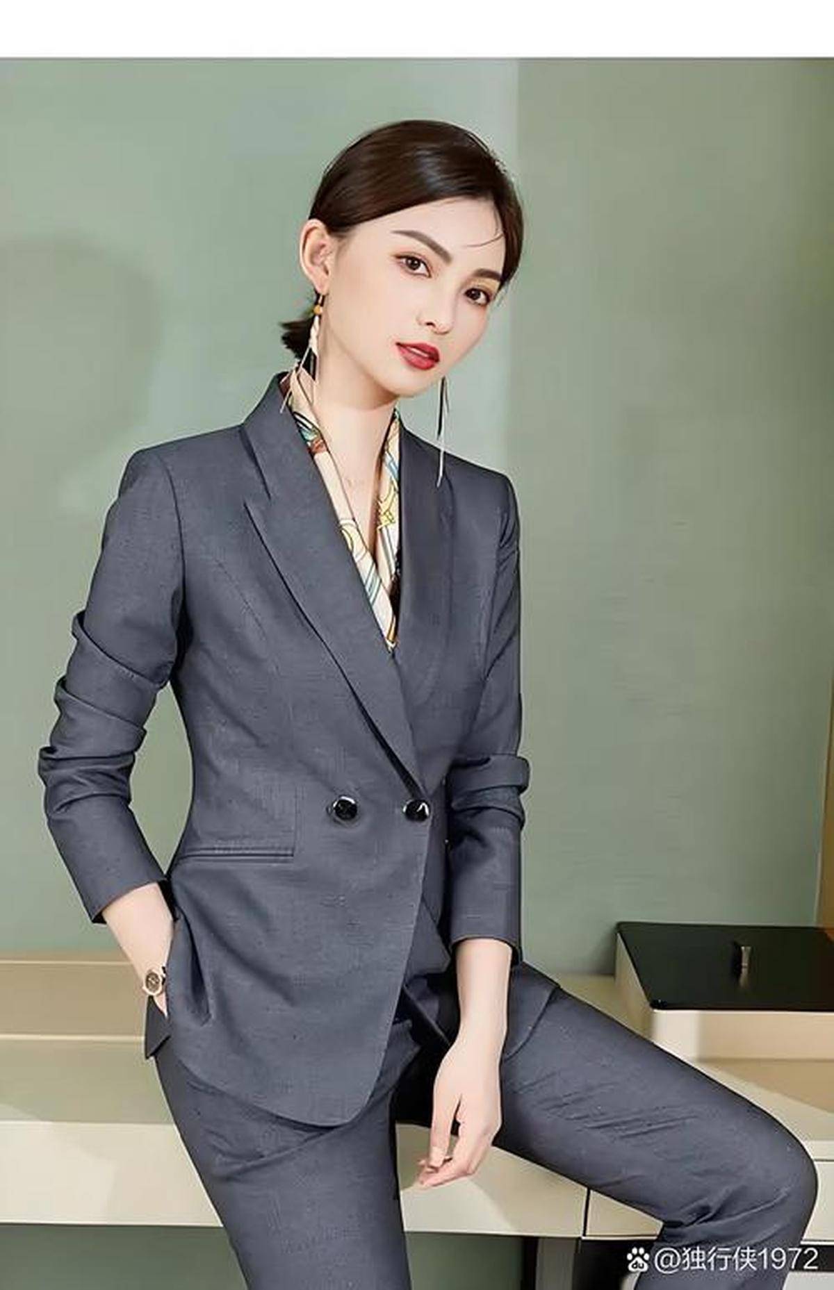 搭配简约大气职场气场全开开元ky棋牌通勤利落剪裁(图2)