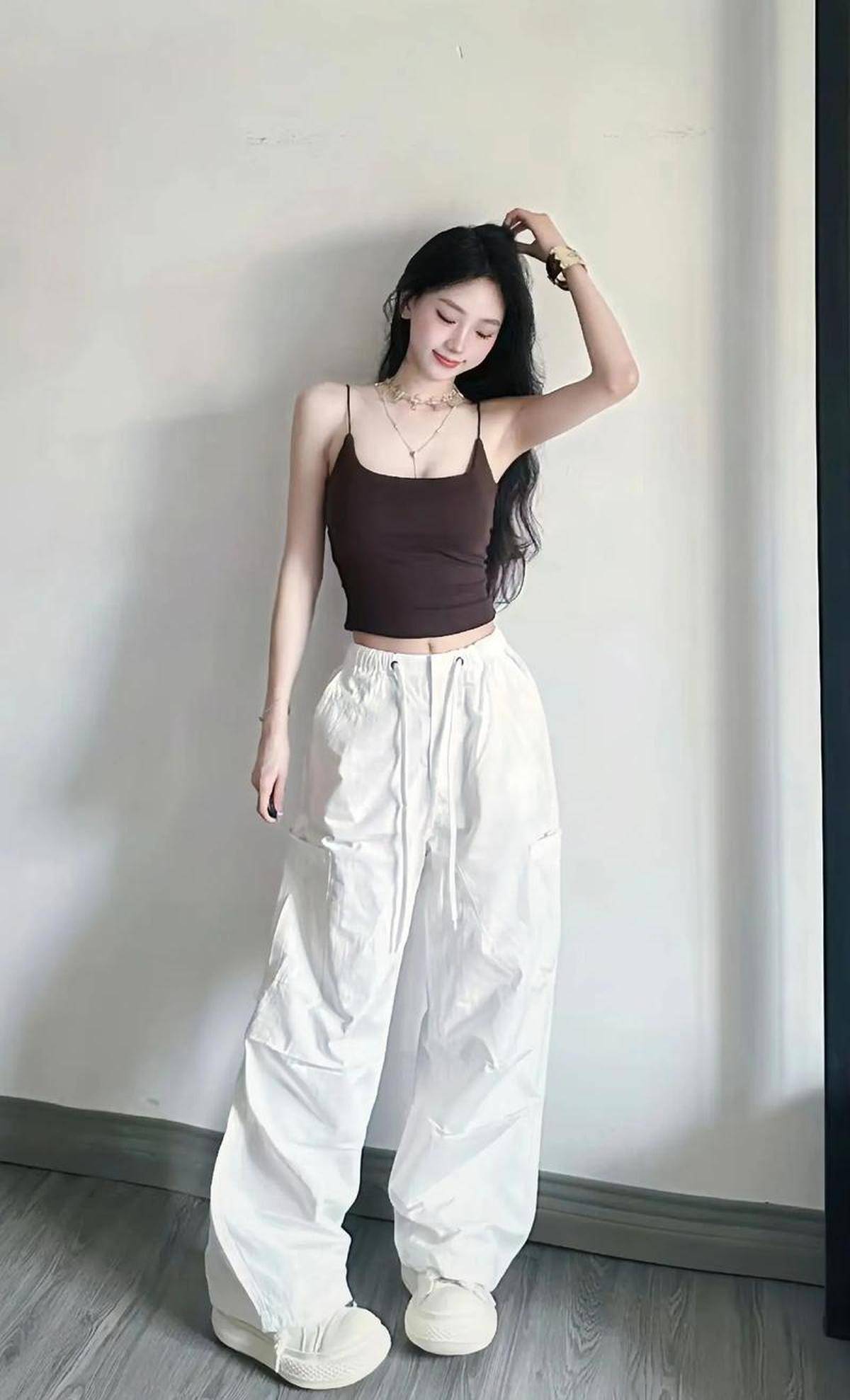 花板个性鲜明吸睛又时髦开元棋牌试玩辣妹穿搭天(图2)